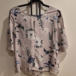 💙Dynamite Blush Floral Cold-Shoulder Top